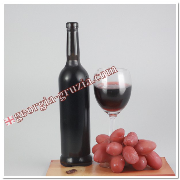Alazani Vadisi Gürcü kırmızı şarabı semisweet