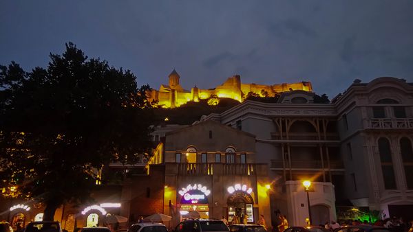 10 лучших хостелов Тбилиси на 2022 год: Старый город и за его пределами